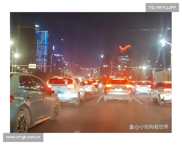 “花式过年”:外卖年夜饭热销 租车族热捧好车 “花式过年”:外卖年夜饭热销 租车族热捧好车