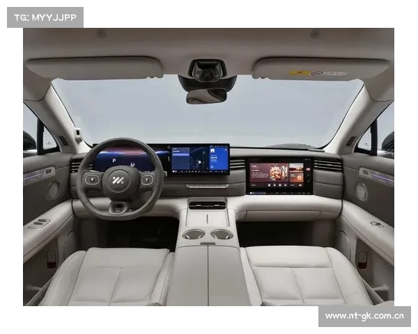 全新智己LS6内饰官图发布!内置三块屏幕,提供超大后排空间